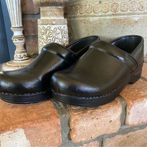 Women’s vegan, black Danskos. Size 39. Brand new!!!